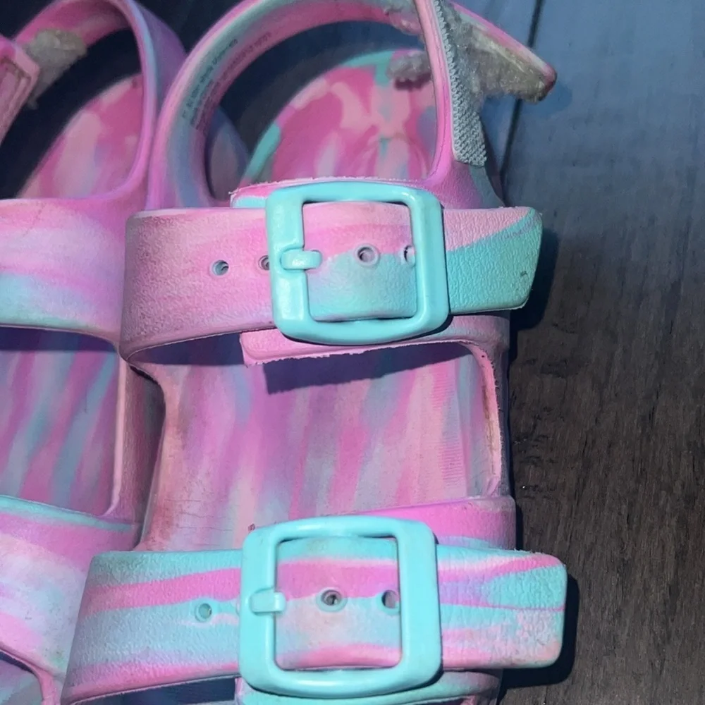 Girls cotton candy tie-dye color buckled flat gladiator like sandals